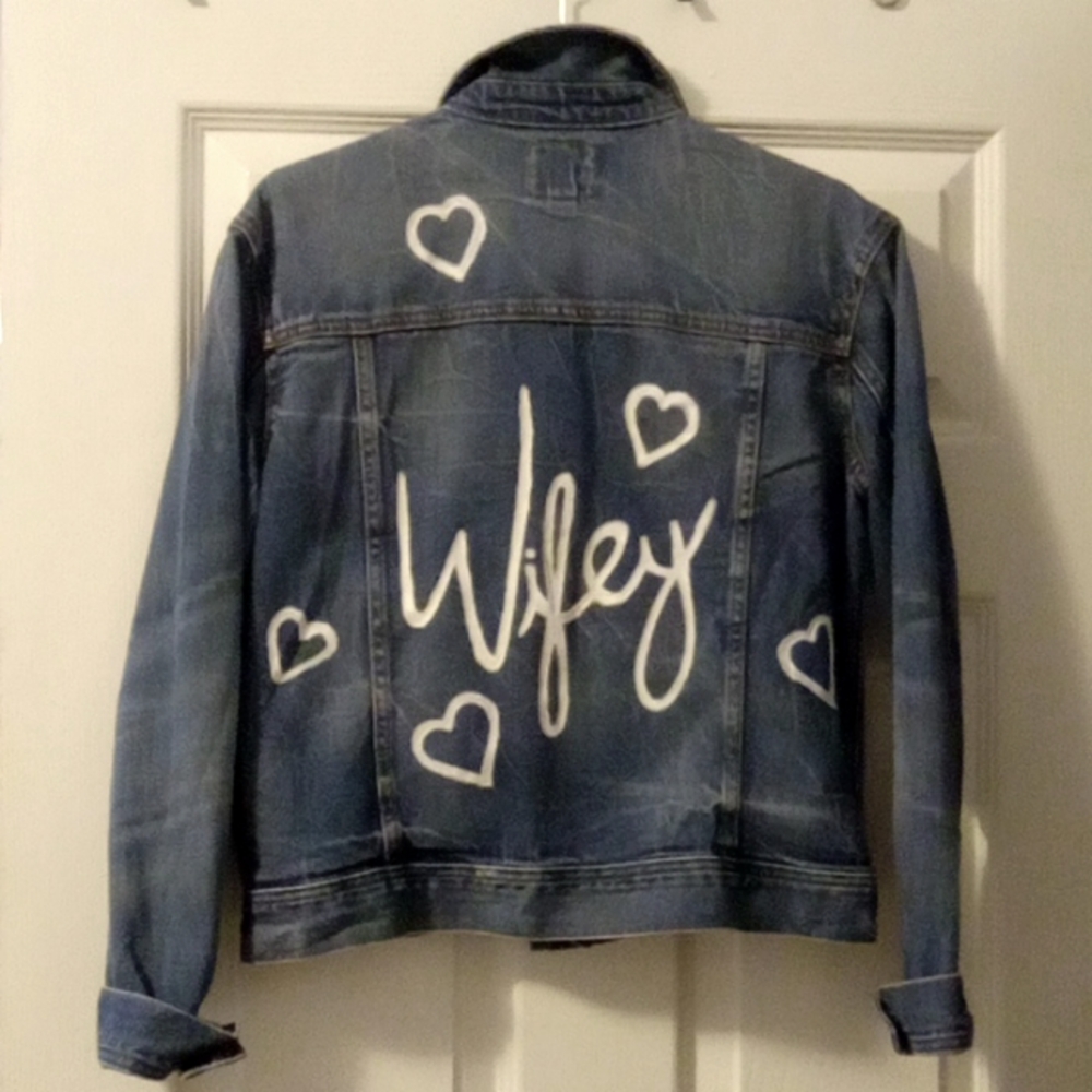 VINTAGE CUSTOM HAND PAINTED WIFEY WEDDING BRIDE BLUE WHITE DENIM JACKET  SMALL